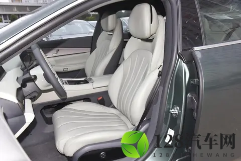 新能源车家用推荐!这车配8295芯片,空间大,安全性高,值得一看-1