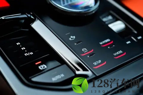 V8双涡轮增压+插电，强大的背后是坚持还是妥协？试驾BMW M5！-2