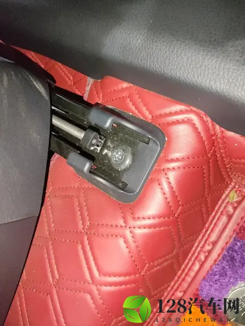 省油耐用还保值,准新丰田凯美瑞,15万家用代步优选!-1