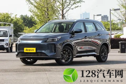 第三代蓝电 E5 PLUS开启预售：230km 续航 + 四驱，家庭出行痛点全解决-1