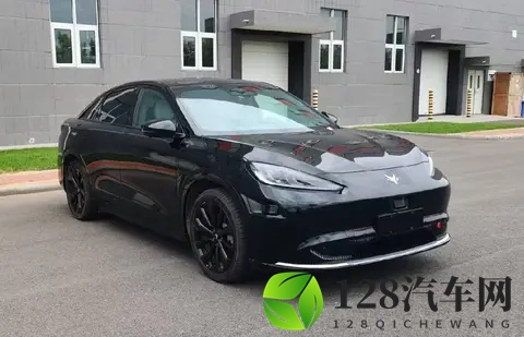 新车 搭双电机驱动系统_配三颗激光雷达,极狐阿尔法S6新车型曝光-1