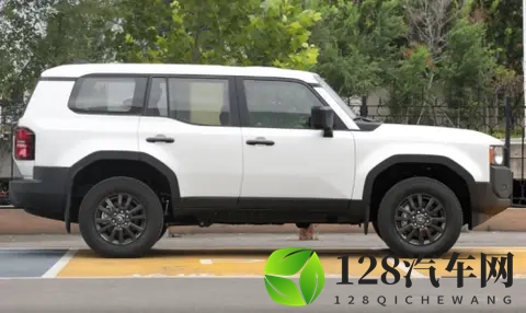 越野世家的新对话:福特烈马荒地版对比丰田普拉多-3