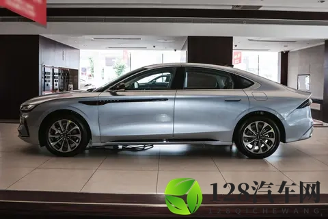 林肯 Z 这款混动车型，实用主义者的性价比首选-2