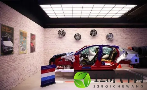 奔驰朋友圈全变红 百年老厂赌上未来？纯电CLA安全真能打？-1