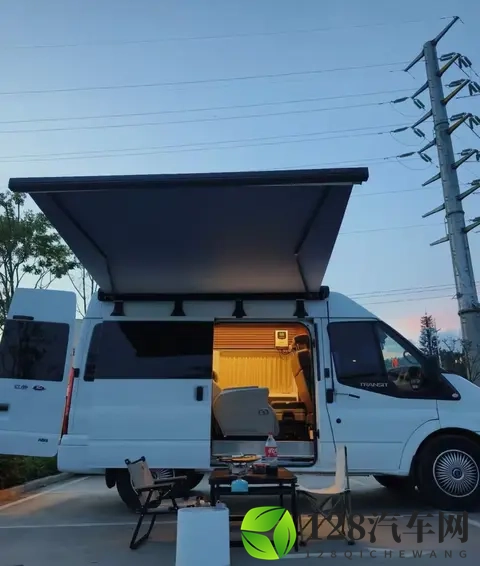 不是买的，是造的！福特全顺改成“小家”的男人，太会玩了！-1