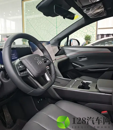 2026款宋L DM-i升级亮点解析:续航200km标配云辇C+前排加热通风-3