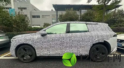 日产N8谍照曝光 定位中大型SUV 搭载大尺寸双联屏-1