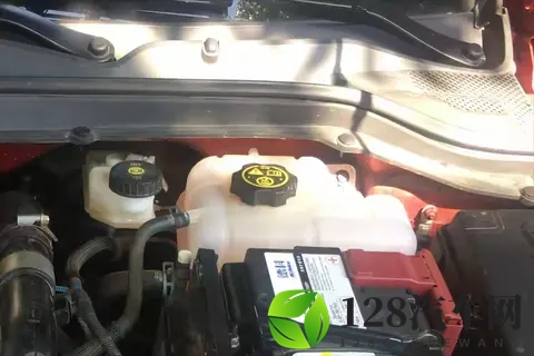 原车防冻液可以使用多少年?记住这2种情况,及时更换防冻液!-3