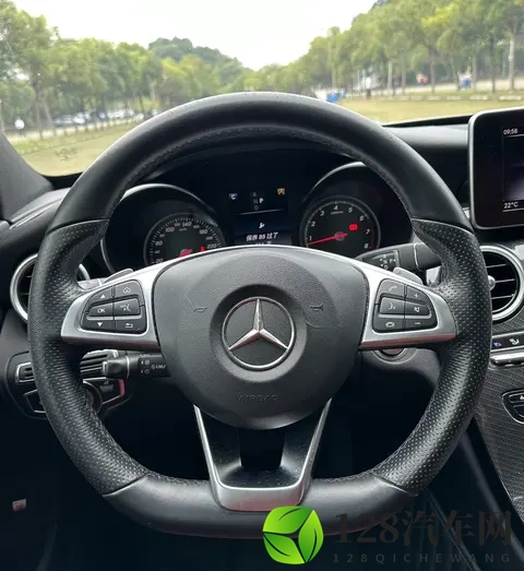 二手奔驰C级：18年运动版，11万多体验豪华品牌！-3