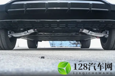 售价2298万起,配900V快充+8295芯片,极氪7X焕新版升级了哪些?-2