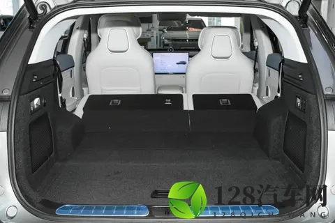 1898万起！2025款星纪元ET：飞鱼底盘+黄金增程，重塑高端SUV-2