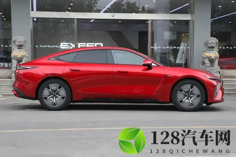 11月买车有补贴？这车纯电+增程都有，配置高，价格还便宜-2