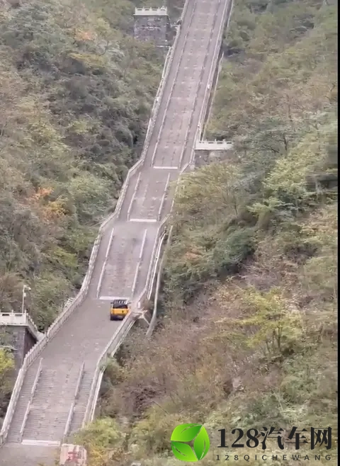 奇瑞回应“攀爬天门山天梯失败”:测试装置安全防护绳意外脱落-2