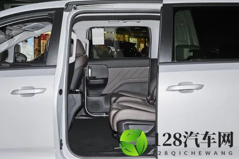 738万起带三动力+电滑门?试完星光730,才懂家用MPV该有的样子-3