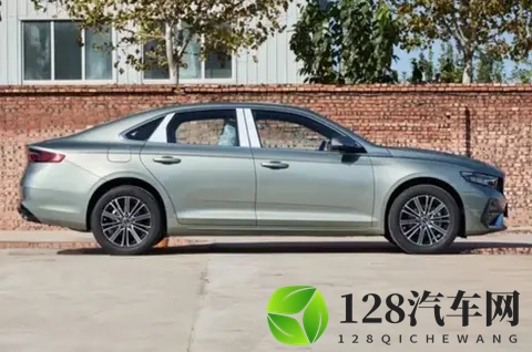 秋天买车纠结症又犯了？这台中国轿车让我重新认识豪华二字-3