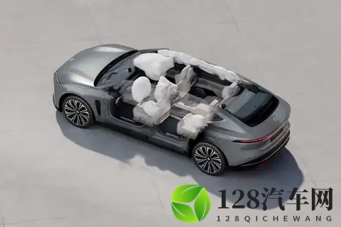 蔚来ET9：2025款102度电池，入门即满配，768万起售，值得买吗？-1