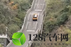 奇瑞：本想秀个肌肉，结果把护栏给“秀”断了！-1