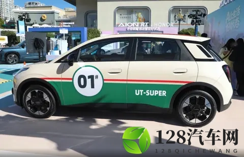 又一款新车上市，续航500km，99秒换电，499万起-1