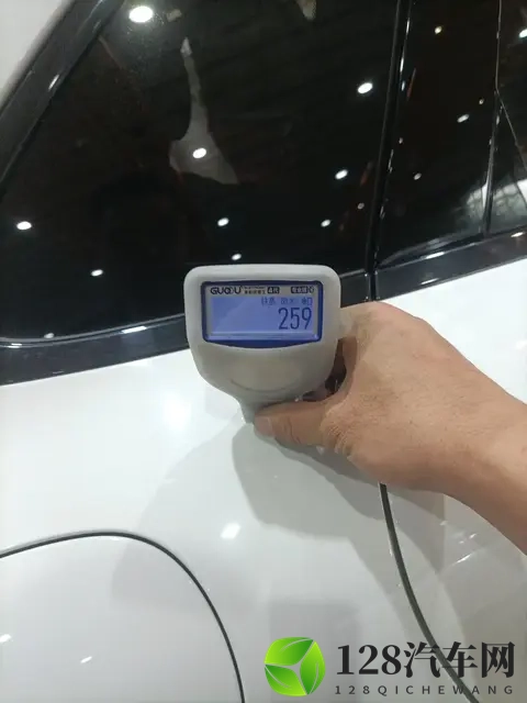 25万不到！圆你保时捷梦，20款白色Macan开回家-3