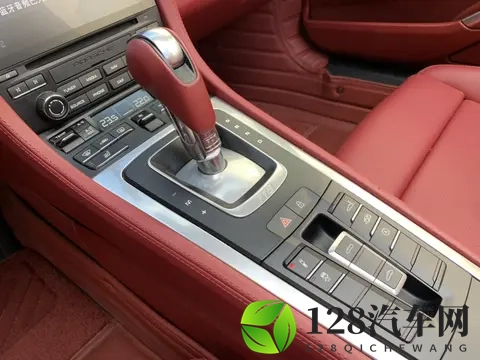 内外都更年轻化,“小号普拉多”?新一代RAV4荣放亮相-1