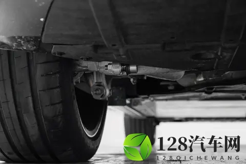 科技与舒适兼具：蔚来 ET9 2025 款 102kWh 的行政级体验-1