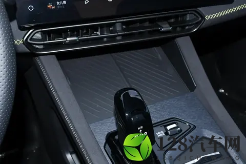 适合年轻人的 “赛道级家轿”！第三代领克 03 上市，还送终身 NOA-3