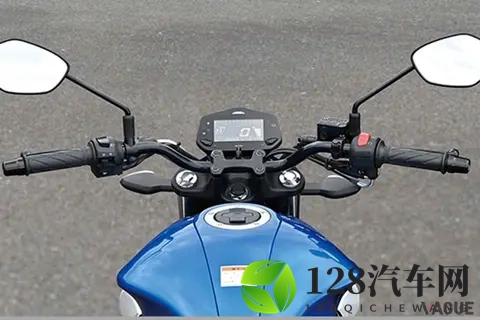 三款“250cc街头霸王” 易于驾驶，能够胜任长途旅行的各种需求-3