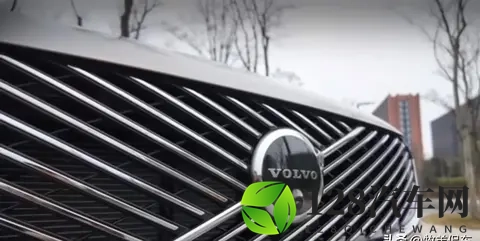 沃尔沃XC90降价二十万都不行 纯进口光环在降价潮里失了灵？-1