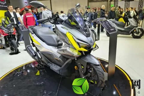 无极龙骨式踏板SR125 GTS米兰展亮相，水冷四气门+满配+十足战斗感-1