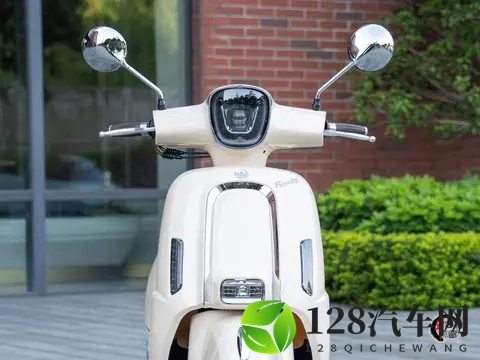 全彩仪表+智能解锁，2026款飞鹰F150复古踏板配置升级，5380元起-2