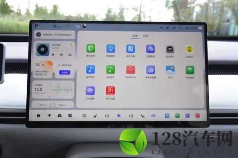 一眼心动“陆地小坦克”问界新M5 Ultra亮相广州车展-1