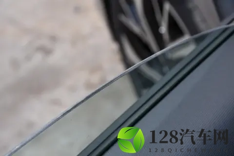 1038 万起，这款新车配置拉满，年轻人买车可以看-1