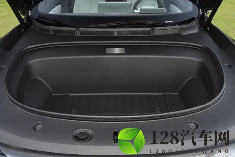 仰望汽车全系登陆广州车展 以极致体验创新满足高端需求-1