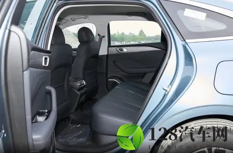 家用出行新选择？748万起售，银河星耀6主打亲民与经济性-1