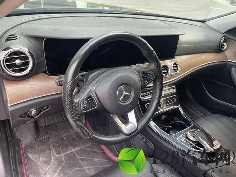 15万多拿下行政级座驾,二手奔驰E级家用商务都合适?-2