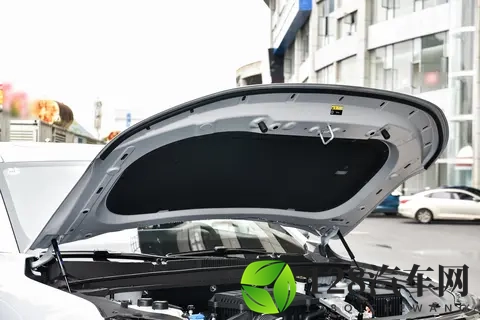 捷途山海L7 PLUS:220km纯电续航+CDC电磁悬挂,这车真香吗?-1