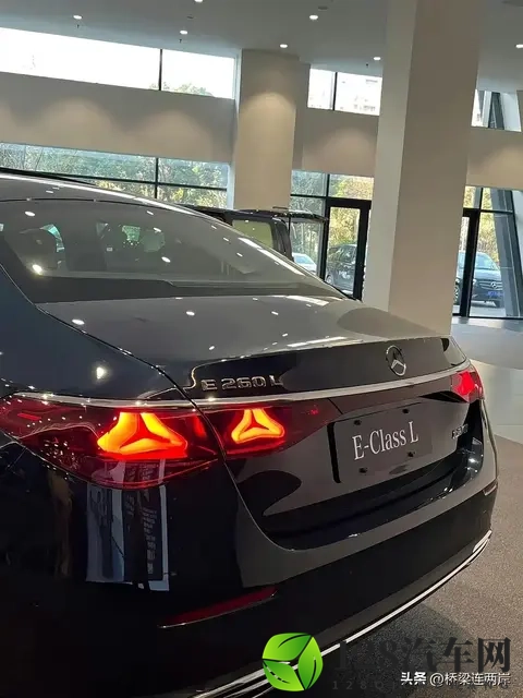 奔驰E260L松石绿直降10万？二手市场暗流涌动-1