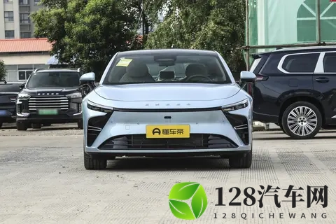 手握15万预算犯愁?这款车续航1645km,还有万元补贴真贴心!-2