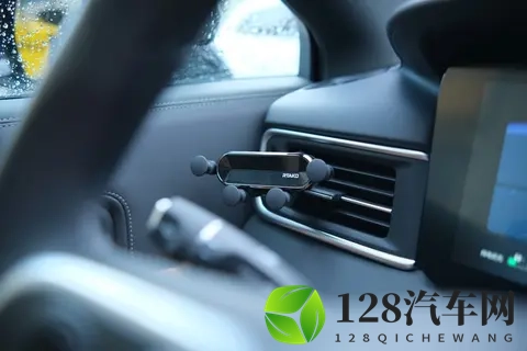 你的车，正在偷偷“监视”你！不开通这个功能连空调都用不了？-3