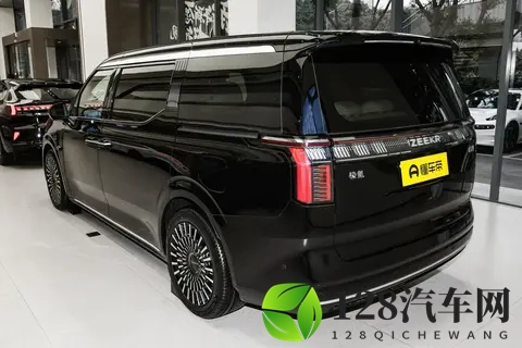 极氪009四驱长续航版:850km续航的家庭出行新标杆-3