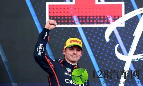 从维修区到领奖台！全球媒体齐声赞叹：“维斯塔潘，天才怪物！”-1