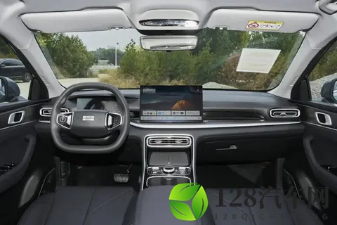 吉利新车上市，限时688万起，油耗28L，标配400V快充！-3