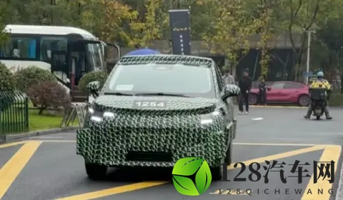 零跑A10曝光！疑似T03接班人，小车市场又要开卷了？-2