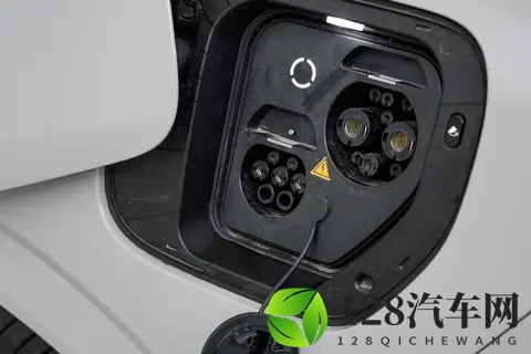 20万级中大型SUV，增程与纯电双动力，2025款星纪元ET香不香？-1