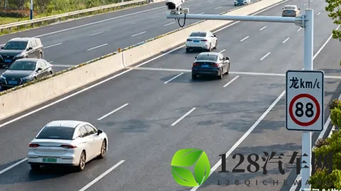 南京江北大道快速路测速升级!龙池新增设备,飙车必被罚-3