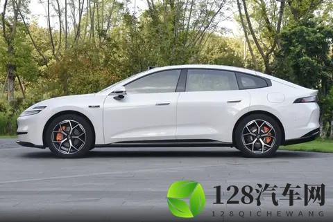 13万级纯电家轿的硬核较量，长安启源A06对比小鹏MONA M03，选谁？-2