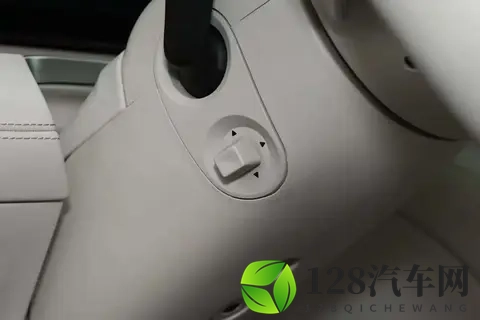 腾势N8L:大六座安全豪华SUV，是家庭出行的理想选择！-3