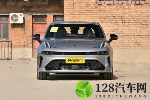 领克03:20T+碳纤维尾翼+锻造轮毂,全能运动轿车,你心动吗?-3