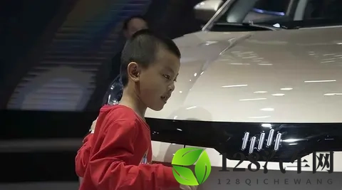 威马崩塌背后,谁还记得那个说造平民智能车的男人?-1