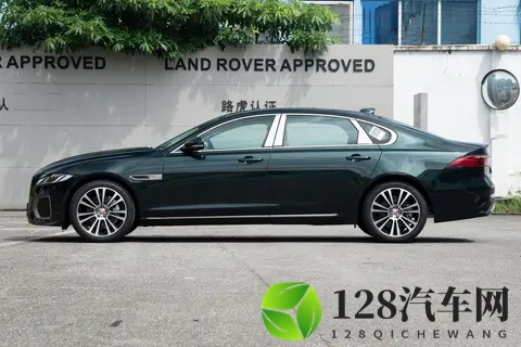 捷豹 XFL 2025 款双车横评：谁才是豪华轿车的 “价值真王者”-2